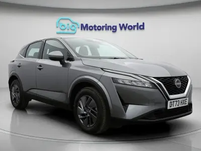 Usado Nissan Qashqai Acenta Premium 140 CV (102 kW) 2024 Gris SUV