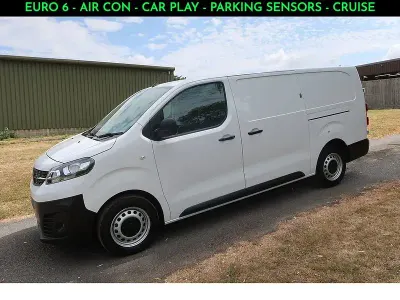 Used Vauxhall Vivaro S 100 HP (73 kW) 2022 White MPV