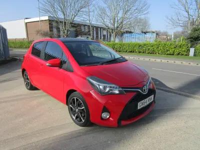 Begagnad Toyota Yaris Sport 99 HK (72 kW) 2014 Röd Halvkombi