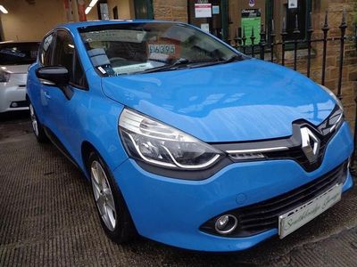 Used Renault Clio IV Dynamique 75 HP (55 kW) 2015 French blue Hatchback