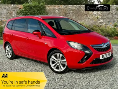 Usado Vauxhall Zafira Tourer SRi 140 HP (102 kW) 2016 Vermelho Monovolume