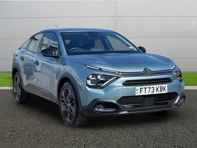 Käytetty Citroën C4 PureTech 102 HP (75 kW) 2023 Sininen Katumaasturi