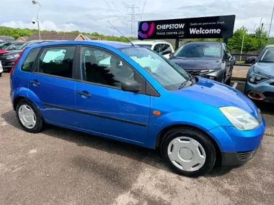 Używany Ford Fiesta Finesse 75 KM (55 kW) 2004 Niebieski Hatchback