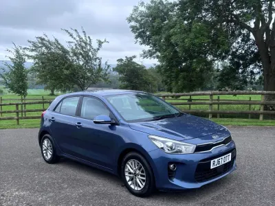 Used Kia Rio 99 HP (72 kW) 2017 Blue Hatchback