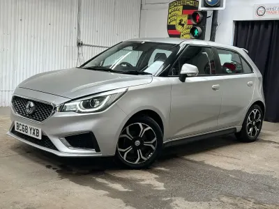 Begagnad MG MG3 Exclusive 106 HK (77 kW) 2019 Silver Halvkombi