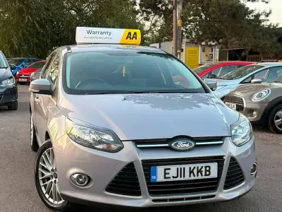 Used Ford Focus Zetec 125 HP (91 kW) 2011 Silver Hatchback