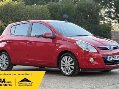 Używany Hyundai i20 Style 101 KM (74 kW) 2009 Czerwony Hatchback