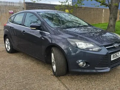 Używany Ford Focus Zetec 125 KM (91 kW) 2012 Szary Hatchback