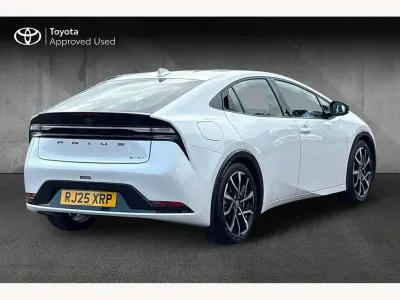 Begagnad Toyota Prius 223 HK (164 kW) 2025 Vit Halvkombi