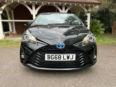 Second-hand Toyota Yaris Hybrid 2018 Negru Hatchback