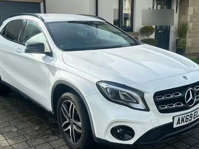 Used Mercedes GLA180 Urban 122 HP (89 kW) 2019 White SUV
