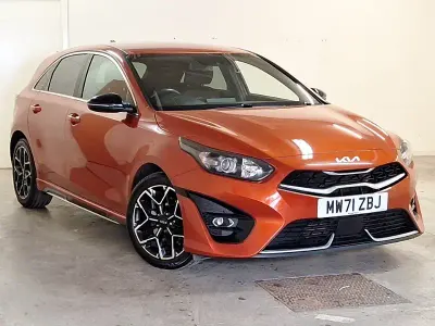 Begagnad Kia Ceed GT-Line 158 HK (116 kW) 2022 Orange Halvkombi