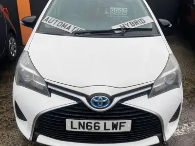 Used Toyota Yaris Active 101 HP (74 kW) 2016 White Hatchback