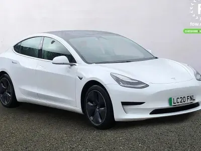 Używany Tesla Model 3 Standard Range 239 kW (325 KM) 2020 Biały Sedan/Limuzyna