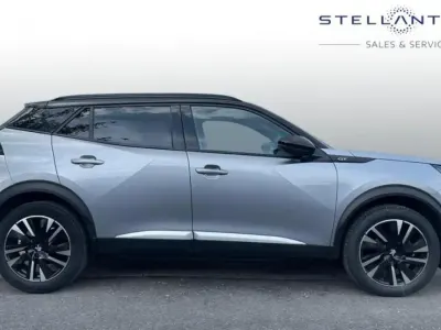 Usado Peugeot 2008 Premium 129 CV (94 kW) 2022 Gris SUV
