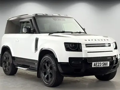 Usado Land Rover Defender SE Dynamic 250 HP (183 kW) 2023 Branco SUV