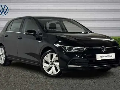 Second-hand VW Golf VIII Style 150 CP (110 kW) 2022 Negru Hatchback