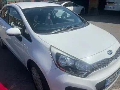 Used Kia Rio 75 HP (55 kW) 2014 White Hatchback