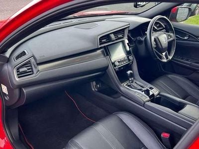 Begagnad Honda Civic EX 127 HK (93 kW) 2019 Röd Halvkombi