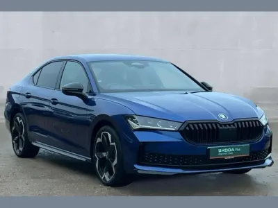 Usado Skoda Superb SportLine 150 HP (110 kW) 2025 Azul Citadino