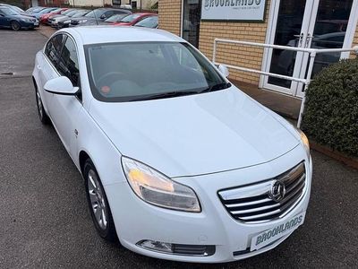 Used Vauxhall Insignia SRi 160 HP (117 kW) 2011 White Hatchback