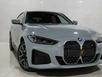 Usado BMW i4 M Sport 250 kW (340 CV) 2023 Gris Berlina
