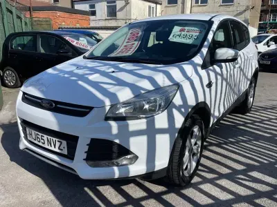 Usado Ford Kuga Zetec 150 CV (110 kW) 2015