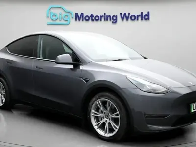 Używany Tesla Model Y Long Range AWD 286 kW (389 KM) 2025 SUV