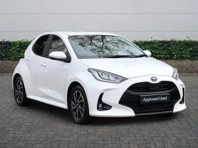 Used Toyota Yaris Design 116 HP (85 kW) 2023 Pure white Hatchback