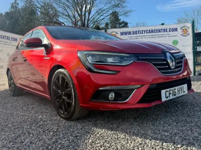 Used Renault Mégane Dynamique 110 HP (80 kW) 2016 Red Hatchback