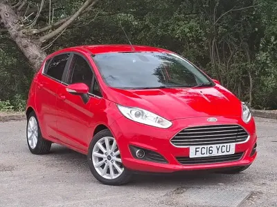 Used Ford Fiesta Titanium 125 HP (91 kW) 2016 Red Hatchback