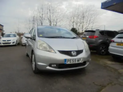 Begagnad Honda Jazz EX 100 HK (73 kW) 2009 Silver Halvkombi