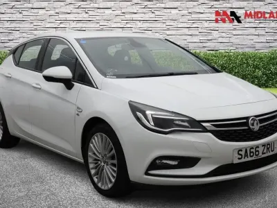 Used Vauxhall Astra Elite 150 HP (110 kW) 2016 White Hatchback