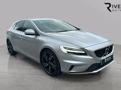 Used Volvo V40 R-Design Pro 120 HP (88 kW) 2018 Bright silver Hatchback