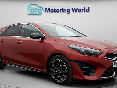 Usado Kia Ceed GT-Line 160 HP (117 kW) 2023 Vermelho Citadino