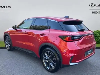 Usado Lexus LBX 136 CV (100 kW) 2025 Rojo SUV