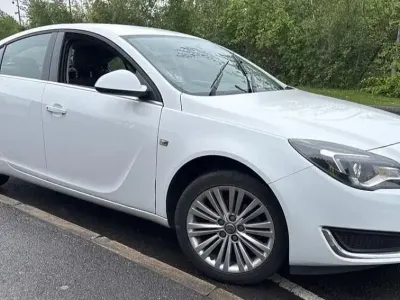 Używany Vauxhall Insignia 170 KM (125 kW) 2016 Biały Hatchback