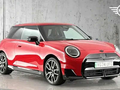 Używany Mini Cooper SE Hatch 158 kW (215 KM) 2024 Czerwony Hatchback