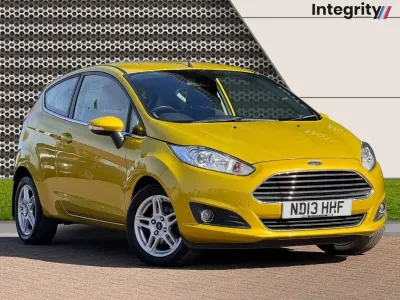 Begagnad Ford Fiesta Zetec 82 HK (60 kW) 2013 Gul Halvkombi