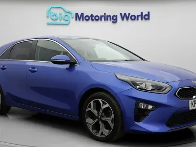 Usado Kia Ceed 140 HP (102 kW) 2019 Azul Citadino
