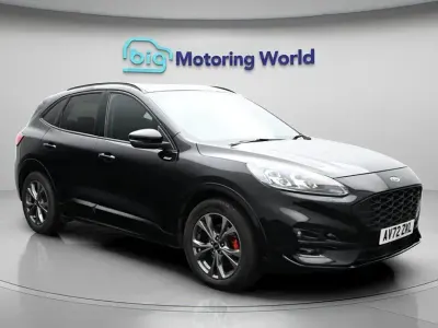 Usado Ford Kuga ST-Line 150 HP (110 kW) 2023 Preto SUV