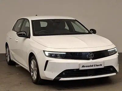 Used Vauxhall Astra Design Edition 130 HP (95 kW) 2023 White Hatchback