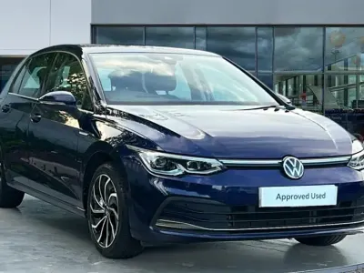 Second-hand VW Golf VIII Style 150 CP (110 kW) 2023 Albastru