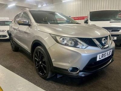 Used Nissan Qashqai Tekna 115 HP (84 kW) 2015 Silver SUV