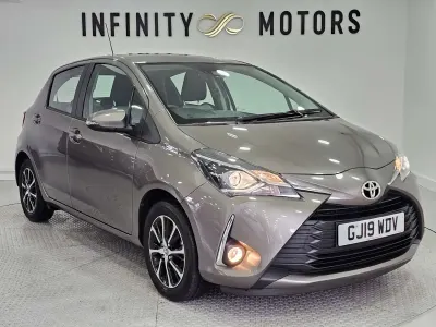 Begagnad Toyota Yaris 107 HK (78 kW) 2019 Brun Halvkombi