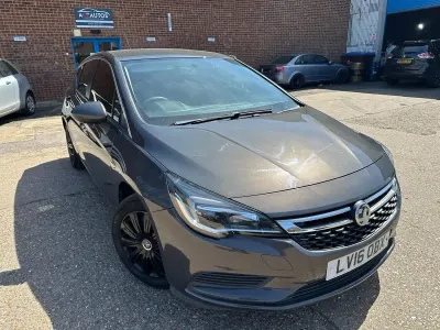 Used Vauxhall Astra Design Edition 100 HP (73 kW) 2016 Grey Hatchback