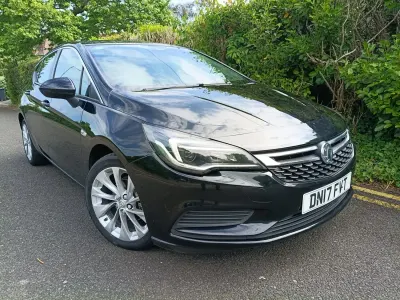 Second-hand Vauxhall Astra Design Edition 125 CP (91 kW) 2017 Negru Hatchback