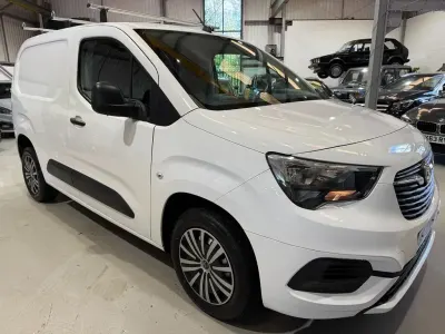 Used Vauxhall Combo Sportive 100 HP (73 kW) 2021 White MPV