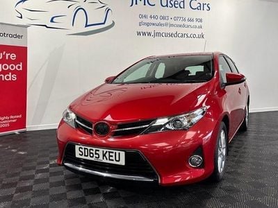 Used Toyota Auris 101 HP (74 kW) 2014 Red Hatchback