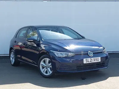 Second-hand VW Golf VIII Life 115 CP (84 kW) 2021 Albastru Hatchback